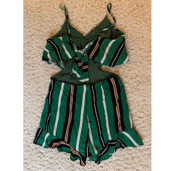 LUSH popover romper- Great condition - Picture 3 of 6